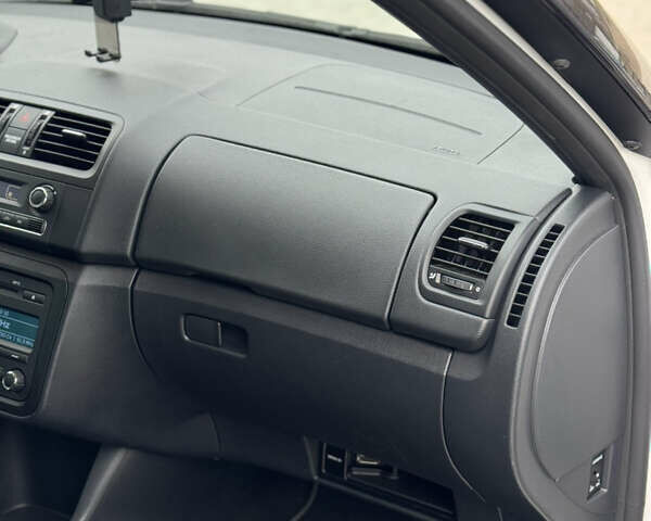 Белый Шкода Фабия, объемом двигателя 1.4 л и пробегом 188 тыс. км за 8350 $, фото 21 на Automoto.ua