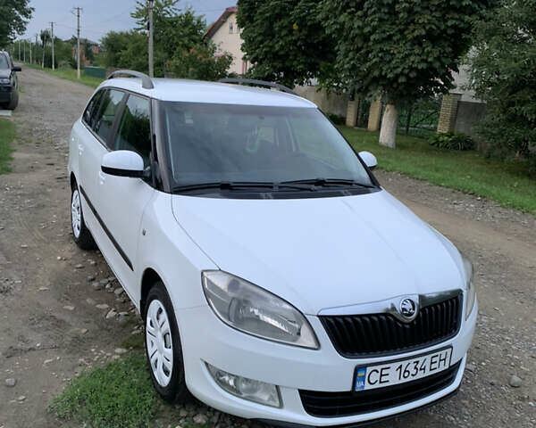 Белый Шкода Фабия, объемом двигателя 1.6 л и пробегом 350 тыс. км за 5700 $, фото 1 на Automoto.ua
