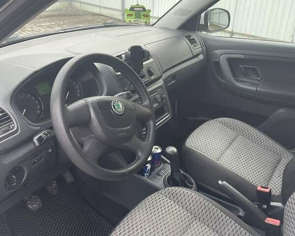 Белый Шкода Фабия, объемом двигателя 1.6 л и пробегом 307 тыс. км за 5150 $, фото 2 на Automoto.ua