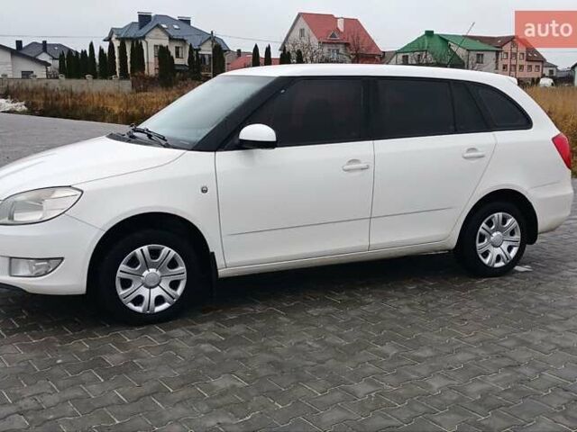 Белый Шкода Фабия, объемом двигателя 1.4 л и пробегом 220 тыс. км за 5600 $, фото 7 на Automoto.ua