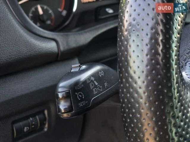 Белый Шкода Фабия, объемом двигателя 1.4 л и пробегом 188 тыс. км за 7950 $, фото 45 на Automoto.ua