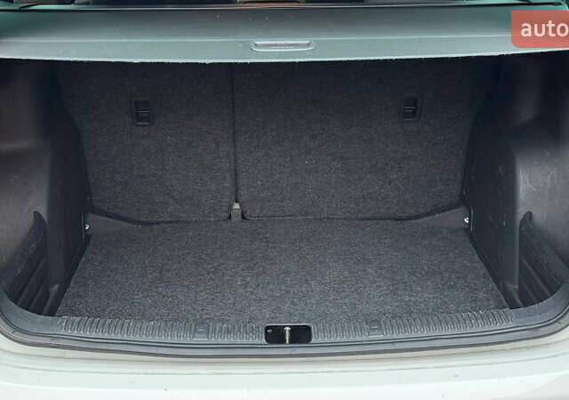 Білий Шкода Фабія, об'ємом двигуна 1.4 л та пробігом 188 тис. км за 7600 $, фото 11 на Automoto.ua