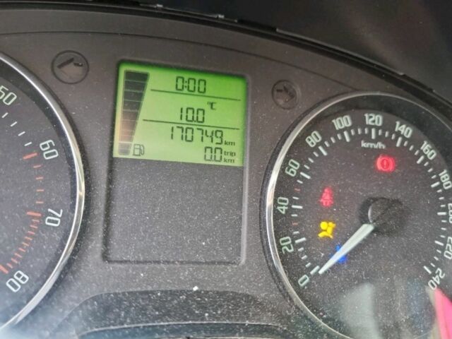 Белый Шкода Фабия, объемом двигателя 1.2 л и пробегом 170 тыс. км за 2000 $, фото 5 на Automoto.ua