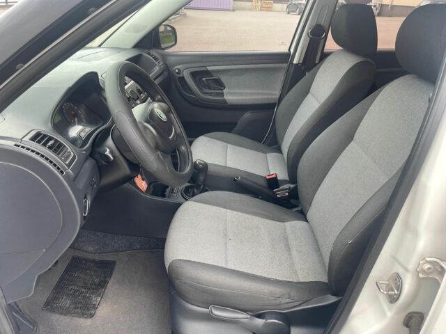 Белый Шкода Фабия, объемом двигателя 0 л и пробегом 248 тыс. км за 4999 $, фото 11 на Automoto.ua