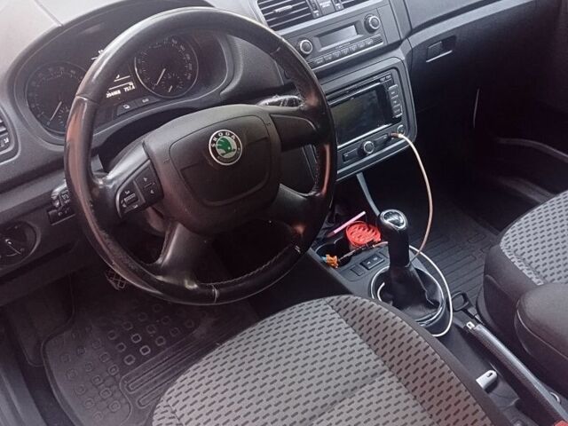 Белый Шкода Фабия, объемом двигателя 0 л и пробегом 205 тыс. км за 6700 $, фото 5 на Automoto.ua