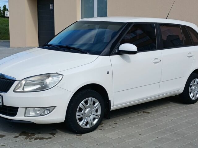Белый Шкода Фабия, объемом двигателя 1.4 л и пробегом 220 тыс. км за 5800 $, фото 7 на Automoto.ua