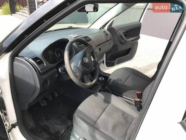 Білий Шкода Фабія, об'ємом двигуна 1.2 л та пробігом 235 тис. км за 5500 $, фото 14 на Automoto.ua