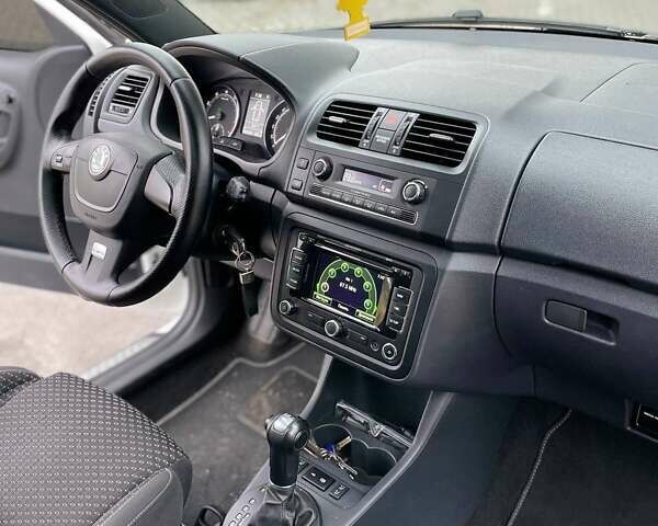 Білий Шкода Фабія, об'ємом двигуна 1.4 л та пробігом 190 тис. км за 8900 $, фото 13 на Automoto.ua
