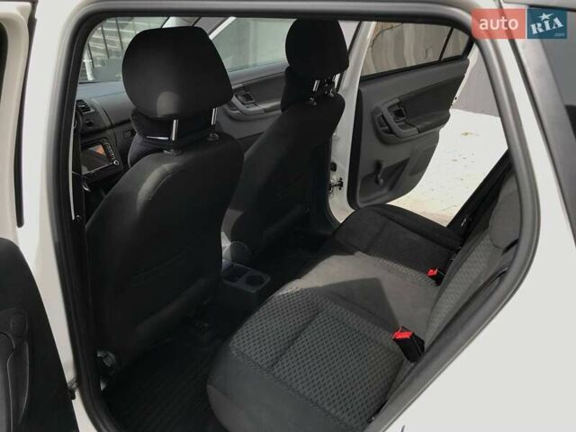 Білий Шкода Фабія, об'ємом двигуна 1.2 л та пробігом 235 тис. км за 5500 $, фото 13 на Automoto.ua