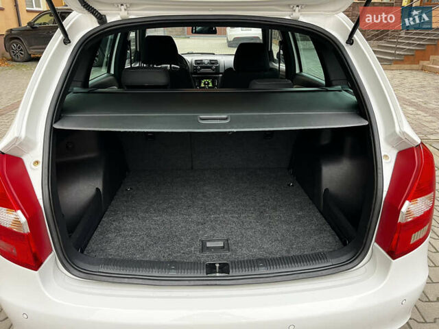 Белый Шкода Фабия, объемом двигателя 1.4 л и пробегом 167 тыс. км за 8499 $, фото 34 на Automoto.ua