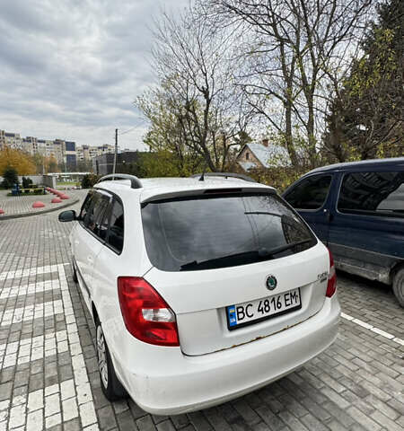 Белый Шкода Фабия, объемом двигателя 1.2 л и пробегом 195 тыс. км за 5500 $, фото 5 на Automoto.ua