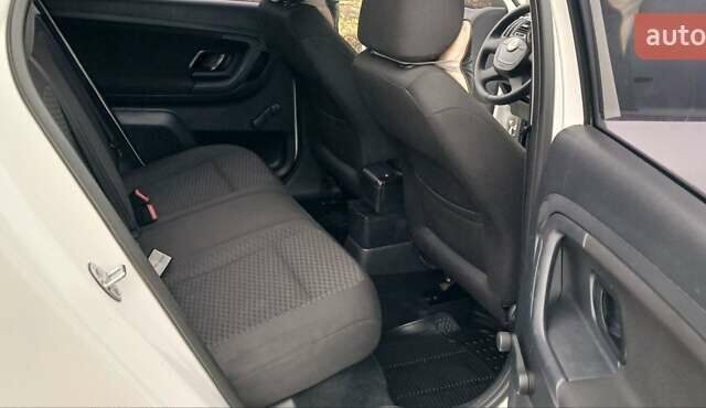 Белый Шкода Фабия, объемом двигателя 1.4 л и пробегом 220 тыс. км за 5600 $, фото 12 на Automoto.ua