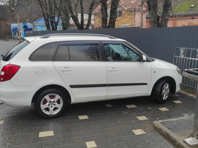 Шкода Фабия 2011 в Ужгороде на Automoto.ua Белый Шкода Фабия, объемом двигателя 1.6 л и пробегом 219 тыс. км за 5700 $, фото 7 на Automoto.ua