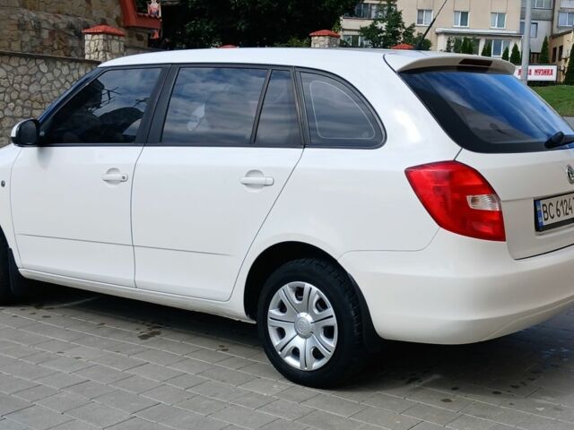 Белый Шкода Фабия, объемом двигателя 1.4 л и пробегом 220 тыс. км за 5800 $, фото 6 на Automoto.ua
