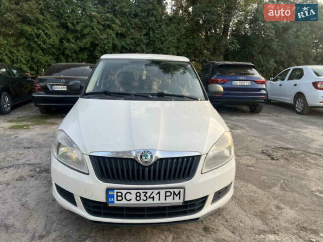 Белый Шкода Фабия, объемом двигателя 1.2 л и пробегом 238 тыс. км за 4600 $, фото 1 на Automoto.ua
