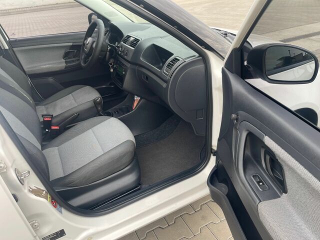 Белый Шкода Фабия, объемом двигателя 0 л и пробегом 248 тыс. км за 4999 $, фото 14 на Automoto.ua