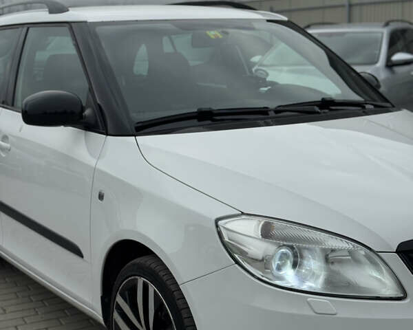 Белый Шкода Фабия, объемом двигателя 1.4 л и пробегом 188 тыс. км за 8350 $, фото 23 на Automoto.ua