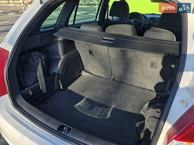 Белый Шкода Фабия, объемом двигателя 1.4 л и пробегом 188 тыс. км за 7950 $, фото 42 на Automoto.ua