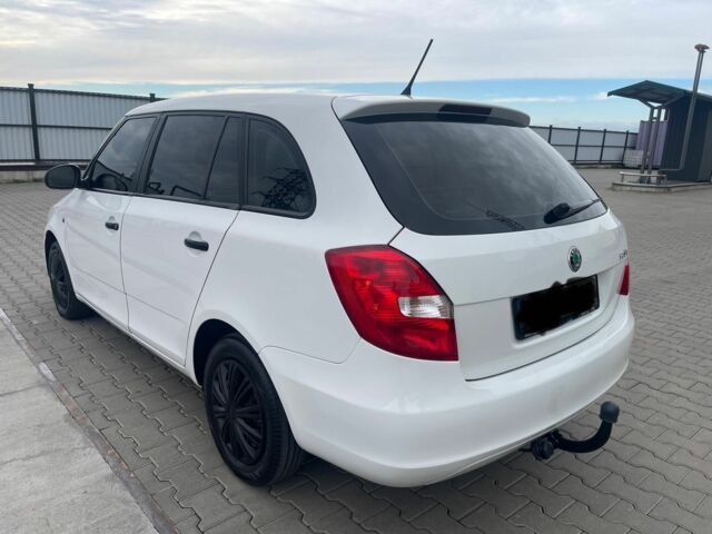 Білий Шкода Фабія, об'ємом двигуна 0 л та пробігом 248 тис. км за 5299 $, фото 5 на Automoto.ua