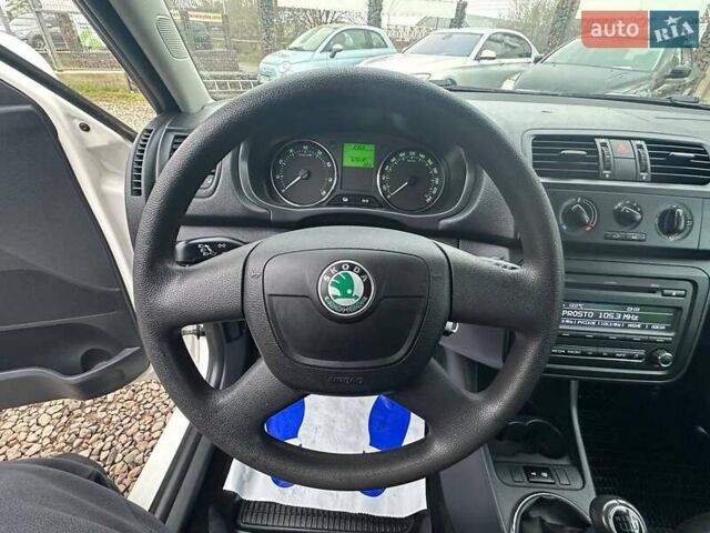 Белый Шкода Фабия, объемом двигателя 1.2 л и пробегом 157 тыс. км за 5500 $, фото 15 на Automoto.ua