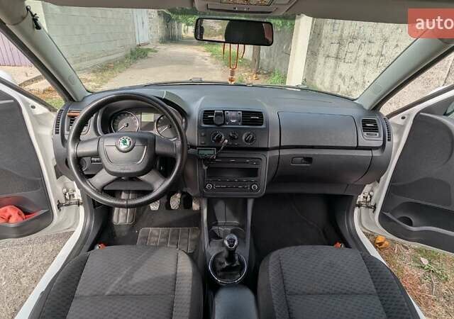 Шкода Фабія 2012 у Києві на Automoto.ua Білий Шкода Фабія, об'ємом двигуна 1.2 л та пробігом 390 тис. км за 5300 $, фото 6 на Automoto.ua