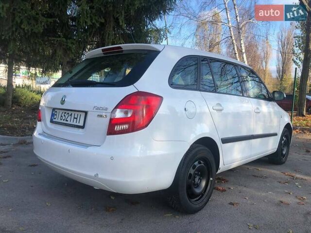 Белый Шкода Фабия, объемом двигателя 1.39 л и пробегом 204 тыс. км за 5500 $, фото 1 на Automoto.ua