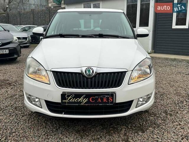 Белый Шкода Фабия, объемом двигателя 1.2 л и пробегом 157 тыс. км за 5500 $, фото 1 на Automoto.ua