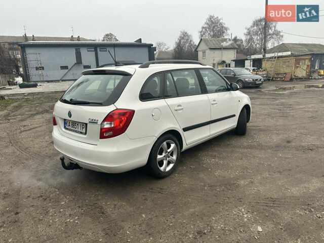 Белый Шкода Фабия, объемом двигателя 1.2 л и пробегом 180 тыс. км за 5500 $, фото 12 на Automoto.ua
