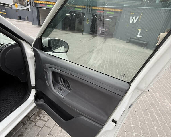 Білий Шкода Фабія, об'ємом двигуна 0 л та пробігом 265 тис. км за 4800 $, фото 11 на Automoto.ua