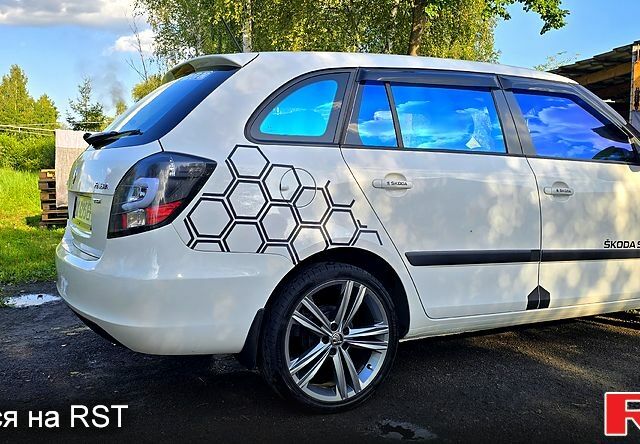 Білий Шкода Фабія, об'ємом двигуна 1.6 л та пробігом 227 тис. км за 7500 $, фото 5 на Automoto.ua