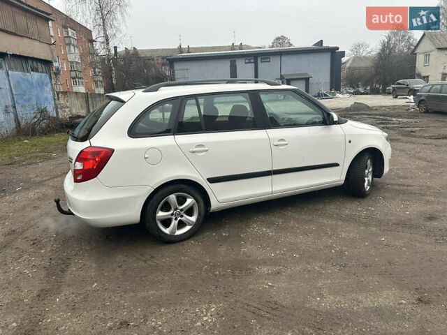 Белый Шкода Фабия, объемом двигателя 1.2 л и пробегом 180 тыс. км за 5500 $, фото 10 на Automoto.ua