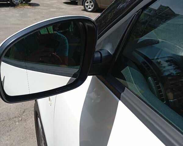 Шкода Фабія 2012 у Києві на Automoto.ua Білий Шкода Фабія, об'ємом двигуна 1.39 л та пробігом 220 тис. км за 5900 $, фото 6 на Automoto.ua