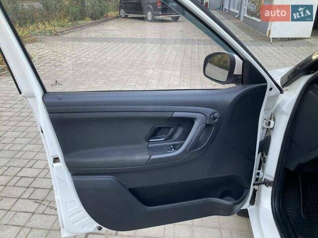 Білий Шкода Фабія, об'ємом двигуна 1.39 л та пробігом 404 тис. км за 5100 $, фото 16 на Automoto.ua
