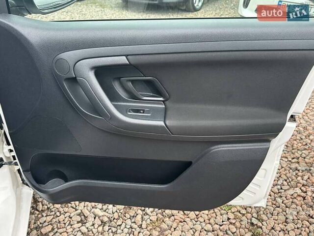 Белый Шкода Фабия, объемом двигателя 1.2 л и пробегом 157 тыс. км за 5500 $, фото 23 на Automoto.ua