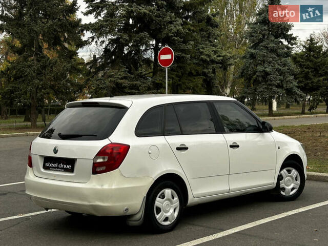 Белый Шкода Фабия, объемом двигателя 1.4 л и пробегом 246 тыс. км за 4500 $, фото 4 на Automoto.ua