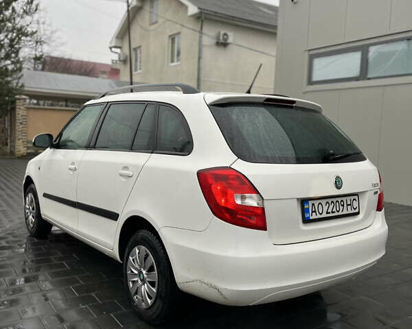 Белый Шкода Фабия, объемом двигателя 1.2 л и пробегом 179 тыс. км за 4599 $, фото 6 на Automoto.ua
