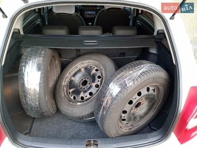 Білий Шкода Фабія, об'ємом двигуна 1.2 л та пробігом 280 тис. км за 5000 $, фото 5 на Automoto.ua