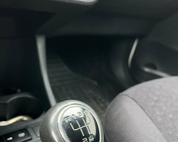 Белый Шкода Фабия, объемом двигателя 1.2 л и пробегом 179 тыс. км за 4599 $, фото 16 на Automoto.ua