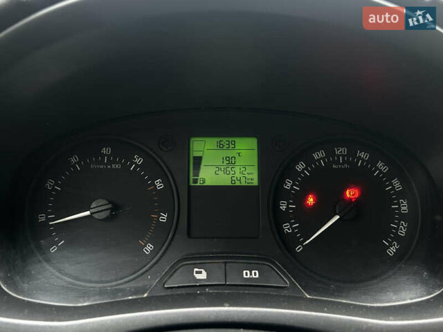 Белый Шкода Фабия, объемом двигателя 1.4 л и пробегом 246 тыс. км за 4500 $, фото 10 на Automoto.ua