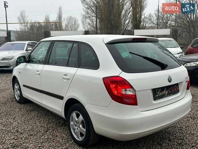 Белый Шкода Фабия, объемом двигателя 1.2 л и пробегом 157 тыс. км за 5500 $, фото 5 на Automoto.ua