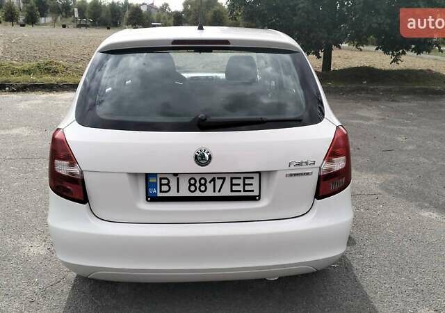 Белый Шкода Фабия, объемом двигателя 1.2 л и пробегом 206 тыс. км за 5700 $, фото 4 на Automoto.ua
