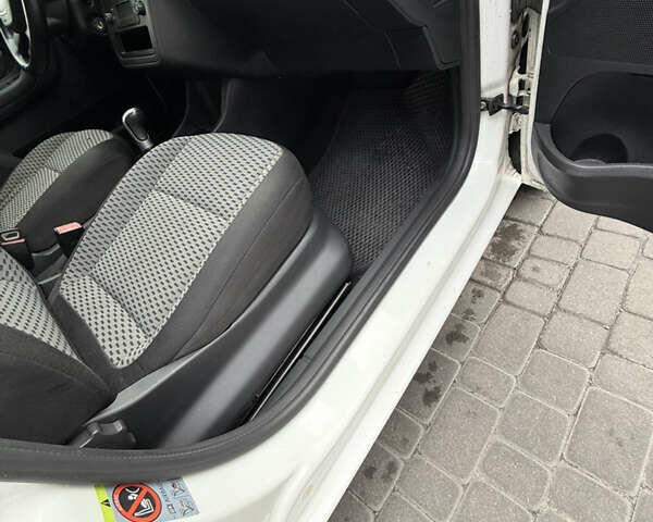 Білий Шкода Фабія, об'ємом двигуна 0 л та пробігом 265 тис. км за 4800 $, фото 12 на Automoto.ua