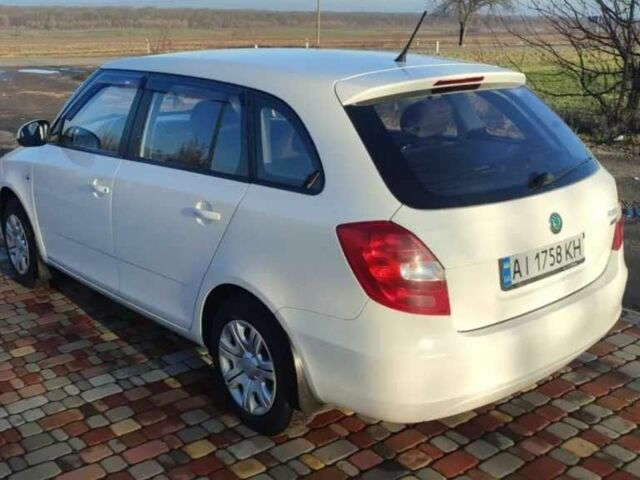 Белый Шкода Фабия, объемом двигателя 1.4 л и пробегом 320 тыс. км за 5700 $, фото 6 на Automoto.ua