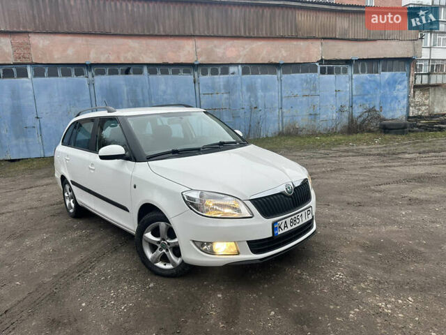 Белый Шкода Фабия, объемом двигателя 1.2 л и пробегом 180 тыс. км за 5500 $, фото 1 на Automoto.ua