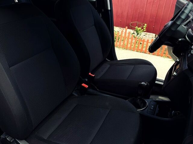 Белый Шкода Фабия, объемом двигателя 1.4 л и пробегом 147 тыс. км за 4700 $, фото 2 на Automoto.ua