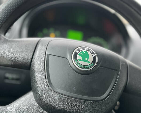 Белый Шкода Фабия, объемом двигателя 1.2 л и пробегом 179 тыс. км за 4599 $, фото 15 на Automoto.ua