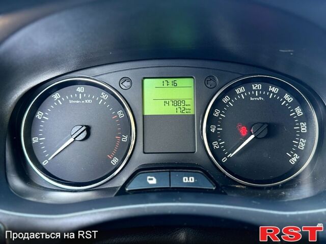 Белый Шкода Фабия, объемом двигателя 1.4 л и пробегом 147 тыс. км за 4700 $, фото 4 на Automoto.ua