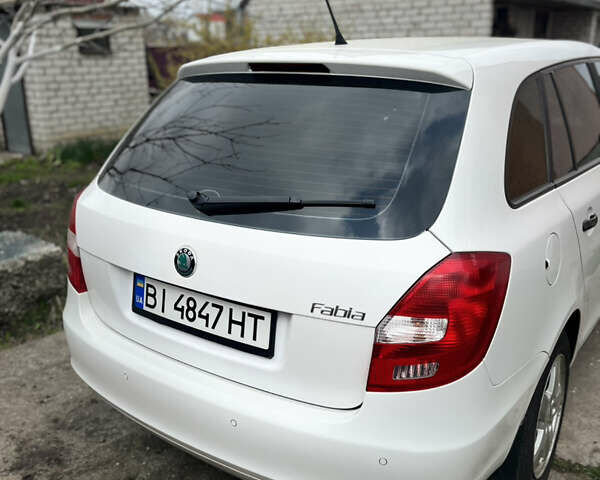 Білий Шкода Фабія, об'ємом двигуна 1.6 л та пробігом 231 тис. км за 6400 $, фото 3 на Automoto.ua