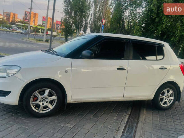 Білий Шкода Фабія, об'ємом двигуна 1.39 л та пробігом 247 тис. км за 4800 $, фото 2 на Automoto.ua
