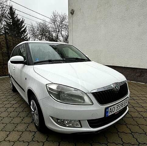 Белый Шкода Фабия, объемом двигателя 1.6 л и пробегом 175 тыс. км за 5800 $, фото 3 на Automoto.ua